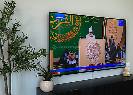 Beyond The Frame: Junge Perspektiven auf Vielfalt im Glauben - Eine Rede des aktuellen Kalifs der Ahmadiyya-Gemeinschaft wird live übertragen